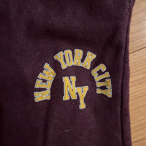 Set-Olfit-Hollister burgundy, New York cropped sweatshirt and sweatpants - Picture 8 of 9